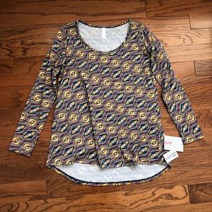 NWT LuLaRoe Lynnae Small Printed Top, long sleeve